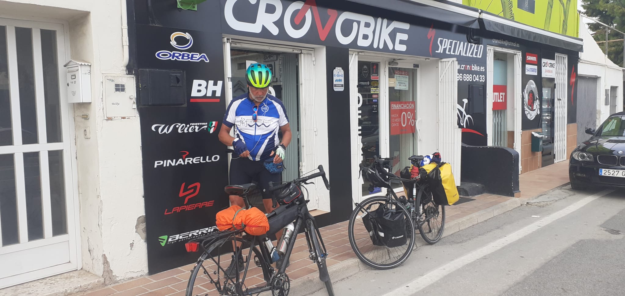 Verso Benidorm, dal ciclista